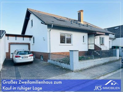 Großes Zweifamilienhaus in ruhiger Lage
