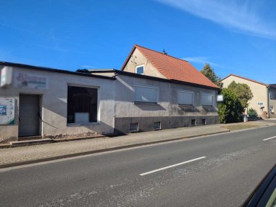 Einfamilienhaus mit großem Anbau