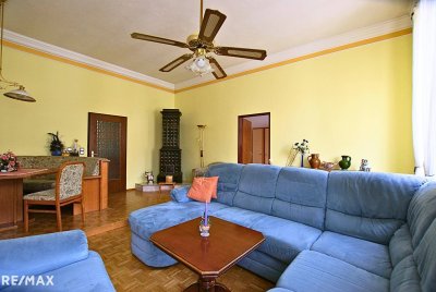 HISTORISCHE WOHNUNG &amp; VIEL PLATZ! Großzügige 3-Zimmerwohnung Top-3!