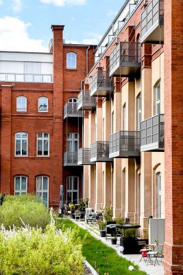 Wohnen auf zwei Ebenen: 1,5-Zimmer mit Terrasse & EBK in Wassernähe