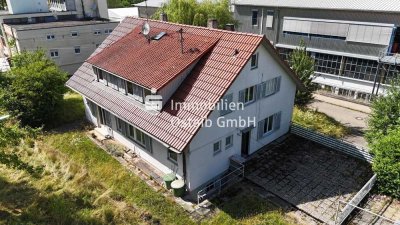 Zweifamilienhaus in Ortsrandlage sucht geschickte Hände!