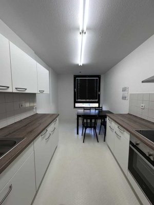 **Schöne Wohnung mit Balkon und Einbauküche im 2. OG**