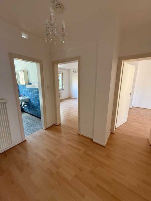 Gepflegte 2,5-Zimmer Wohnung mit Balkon in Stadtnähe