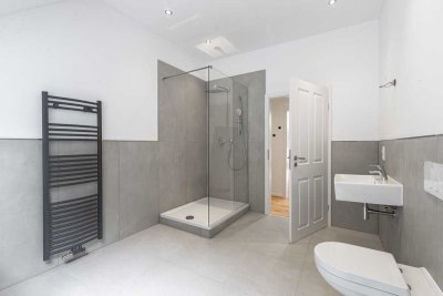 Erstbezug nach Sanierung: 2-Zi.-DG-Wohnung in Wuppertal Elberfeld West