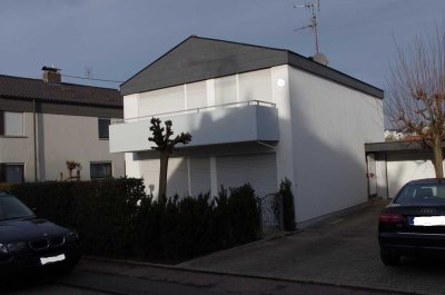 Preiswertes freistehendes 5-Zimmer-Einfamilienhaus mit EBK in Flein