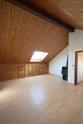 Helle 2-Zimmer Dachgeschosswohnung mit Ruhe & viel Privatsphäre - Erstbezug nach Renovierung