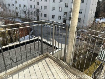 Sehr schöne helle 3 Zi. - Wohnung mit Balkon