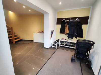 Freundliche und neuwertige 4-Raum-Wohnung mit geh. Innenausstattung mit Balkon und EBK in Perleberg
