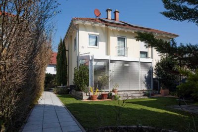 Einfamilienhaus mit Wintergarten, Solaranlage und Kaminofen in Mannheim-Wallstadt
