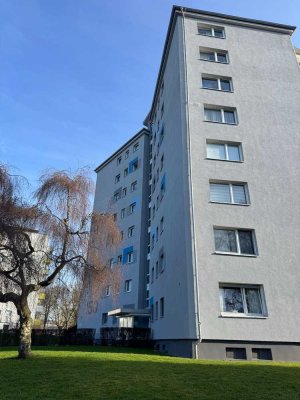 ***ERSTBEZUG NACH RENOVIERUNG!! HELLES APARTMENT MIT BALKON UND AUFZUG ***
