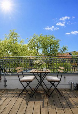 Lichtdurchflutete Dachgeschosswohnung mit Dachterrasse in begehrter Lage