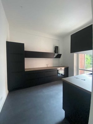 Erstbezug nach Renovierung ~ Gemütliche 3-Raum-Wohnung mit Balkon und Einbauküche