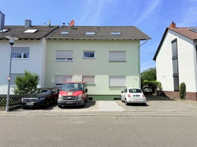 gepflegte DG Wohnung mit Garten und Stellplatz