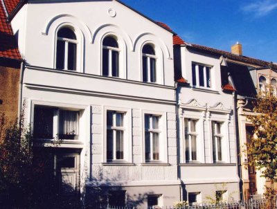 Helle,ruhige 2,5 Zimmer-Altbauwhg, Denkmalsch.m. direktem Gartenzugang Nähe Theater, Biogasheizung