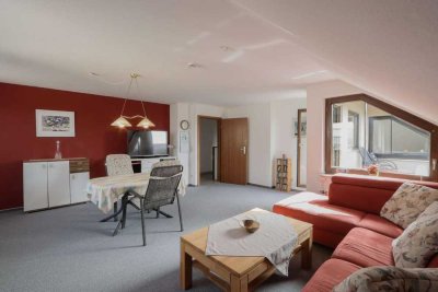 Charmante 4-Zimmer-DG-Wohnung mit Dachloggia und 2x TG-Stellplätzen in Sontheim