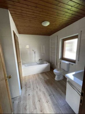 Helle 2,5-Zimmer Wohnung mit Balkon in Grassau