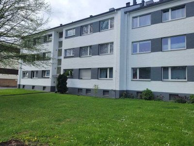 Erstbezug einer umfänglich renovierten 3 Zimmerwohnung mit Balkon im 1.OG - zentral in Mettmann