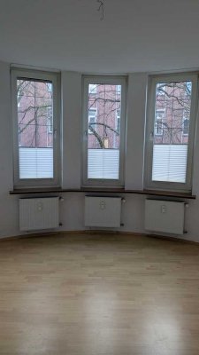 4 Zimmer Altbauwohnung mit Balkon