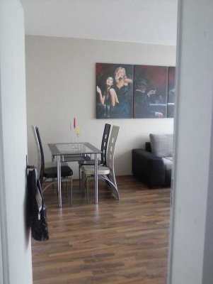 Bezugsfreie möblierte 2-Zimmer-Wohnung mit Garage in zentraler Lage