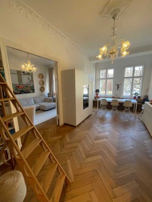 Elegante Stuckaltbauwohnung mit luxuriösem Ausbau- mit Blick auf die Gethsemanekirche
