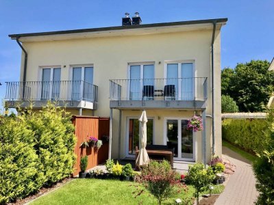 Sonniges Familienhaus mit Premium-Austattung *Balkon, Kaminofen, Wärmepumpe, Geothermie, Carport ...