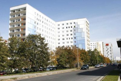 Geräumige 4-Raum-Wohnung im Stadtzentrum mit Balkon