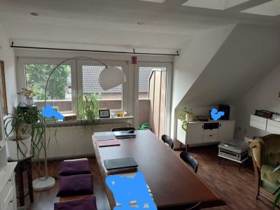 Anfragestopp: Großzügig geschnittene Maisonette DG-Wohnung mit Balkon und Garage