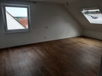 Stilvolle, modernisierte 3-Raum-DG-Wohnung mit gehobener Innenausstattung mit Einbauküche in Leimen