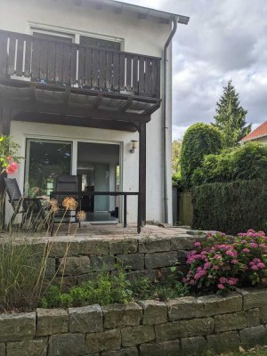 Helle Doppelhaushälfte, Fußbodenheizung, Garten mit Obstbäumen, 2 Terrassen, sonniges Dachstudio