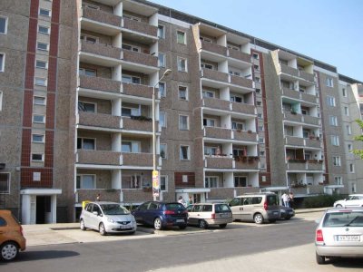 4 Raum-Wohnung mit Balkon und Badewanne