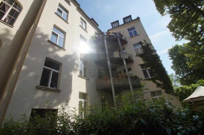 5 Zimmer Wohnung mit Einbauküche und Balkon im Musikerviertel im 2OG zu vermieten