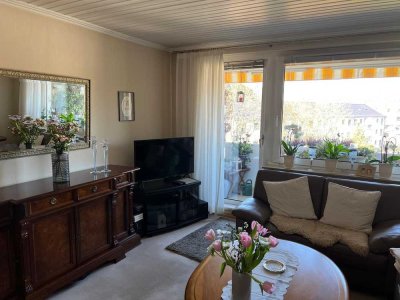 Geschmackvolle, modernisierte 3-Zimmer-Dachgeschosswohnung mit Balkon und EBK in Bremen