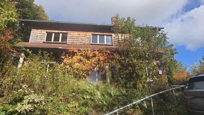 Freistehendes EinfamilienHOLZhaus mit großem Naturgarten