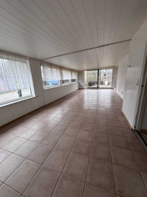 Großzügiges Zuhause mit Wintergarten & Traumgarten in Flensburg