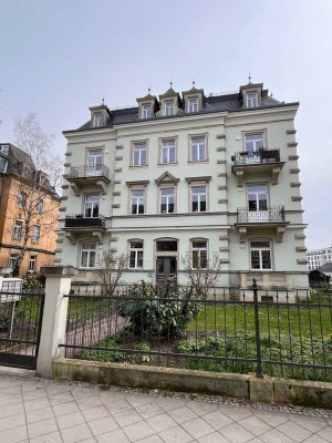 Super Gelegenheit - hochwertig sanierter Altbau mit 2 Balkonen Striesen!