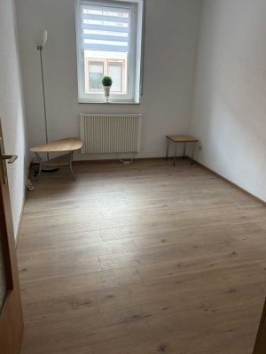 Modernisierte, teilmöblierte 1,5-Zimmer-Wohnung mit  Einbauküche in Aschaffenburg