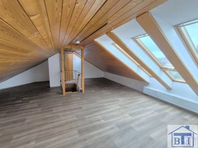 Maisonette - Dachgeschoss - Wohnung in West