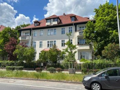 4 Zimmer Wohnung mit Balkon und Wintergarten in gepflegtem Altbau, Clayallee 285, Berlin Zehlendorf