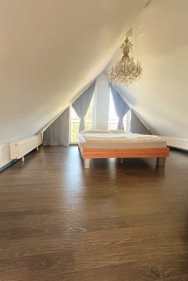 Stilvolle 3-Zimmer-Maisonette-Dachgeschosswohnung mit Balkon in München-
Waldtrudering