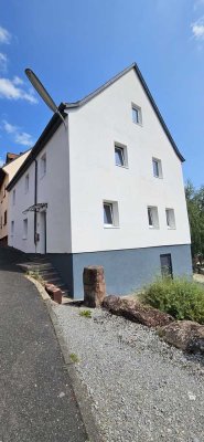 Günstiges, gepflegtes 7-Zimmer-Reihenendhaus mit EBK in Kirchzell (Odw.)