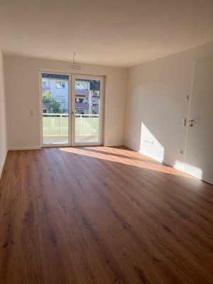 Humperdinckpark: 2-Zimmerwohnung -Erdgeschoss- rollstuhlgeeignet- Balkon, aufgrund Hanglage