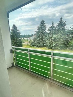 Tolle 2 Zimmer Wohnung mit Badewanne zum selbst renovieren // 3 Kaltmieten geschenkt