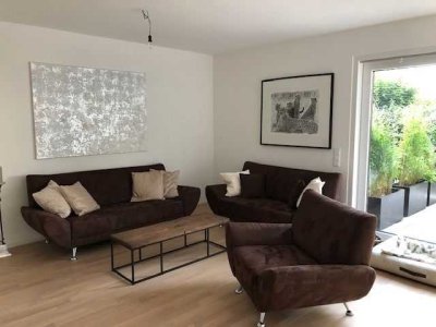 Modernes Einfamilienhaus mit Garten und Garage/Stellplatz in Düsseldorf-Lörick