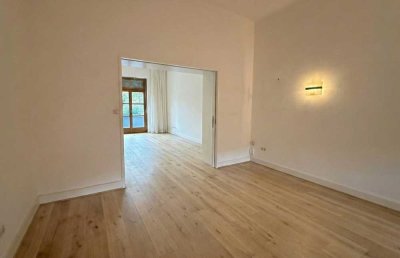 Erstbezug nach Sanierung: Altbauwohnung mit Südbalkon