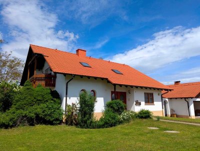 Provisionsfrei � Traumhaftes Haus mit Einliegerwohnung und schönem Garten in ruhiger Top-Lage