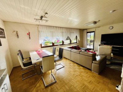 Lichtdurchflutete 3-Zimmer Wohnung mit Terrasse und Einbauküche in Oberrot