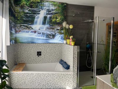 Stilvolle, neuwertige 4-Zimmer-EG-Wohnung mit lux. Innenausstattung mit Balkon und EBK in Kronau