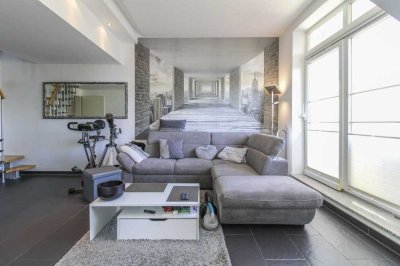 Gesamtfläche ca. 95 m²: Lichtverwöhnter 2,5-Zimmer-Maisonettetraum mit 2 Balkonen in ruhiger Lage