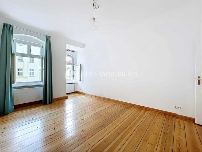 Sonnige, attraktive 2-Zimmer-Altbau-Wohnung in Siemensstadt.