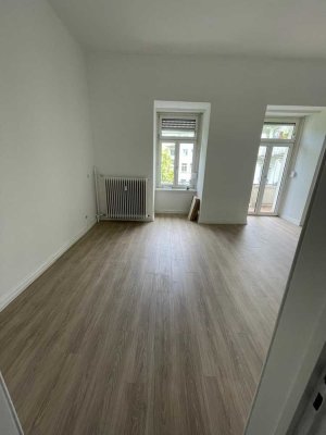 Frisch renovierte, große 2 ZKB mit großen Balkonen in Bad Nauheim ab 20.07.2025 zu vermieten !